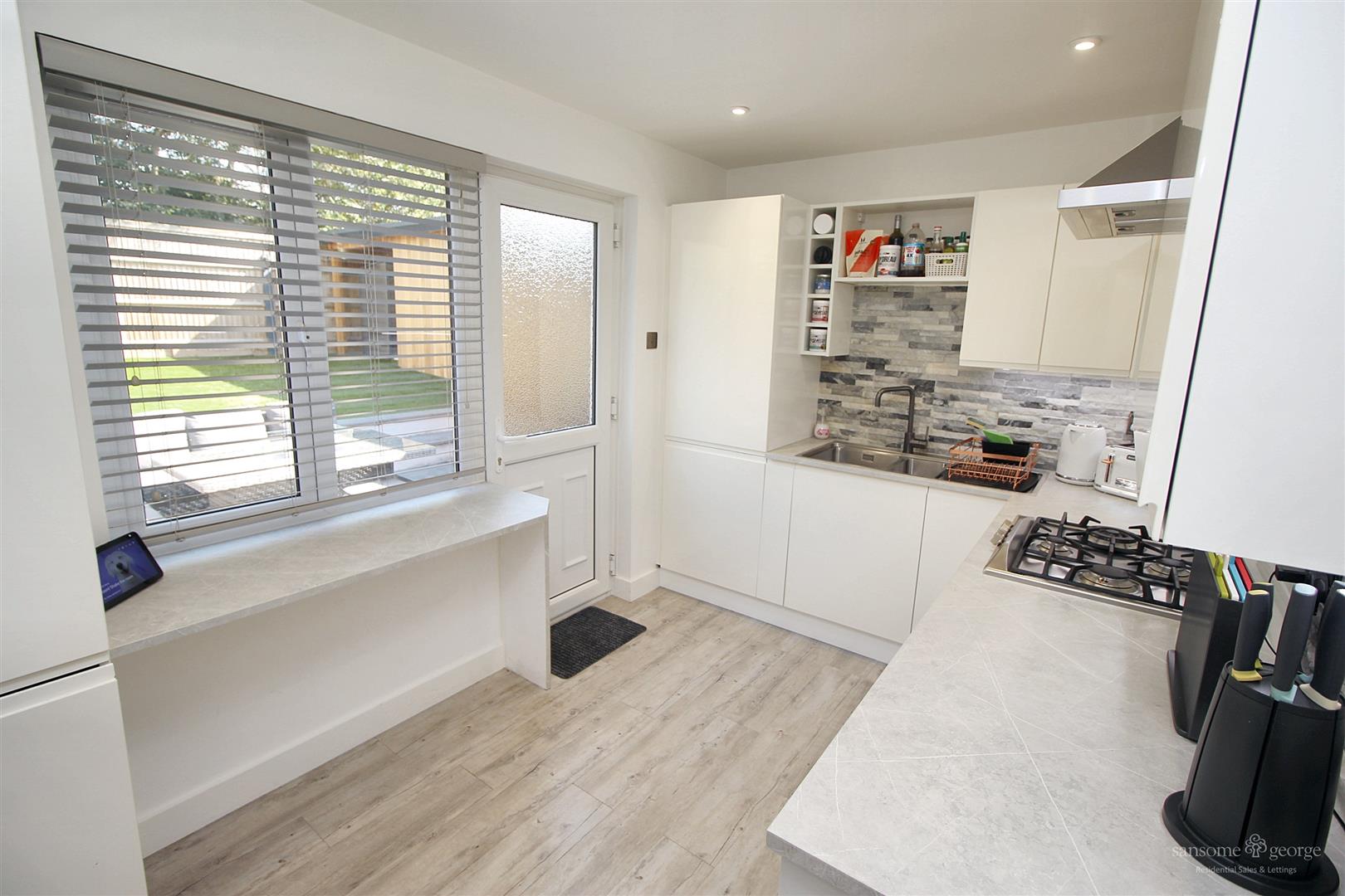 2 bed property in Latimer Drive, Reading